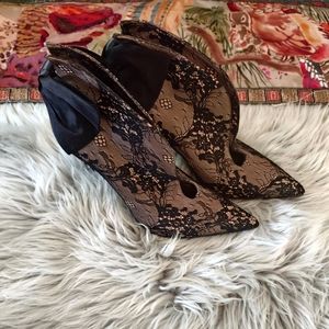 Stuart Weitzman Black/Tan Lace Bowtie Dress Bootie Heels Size 7M